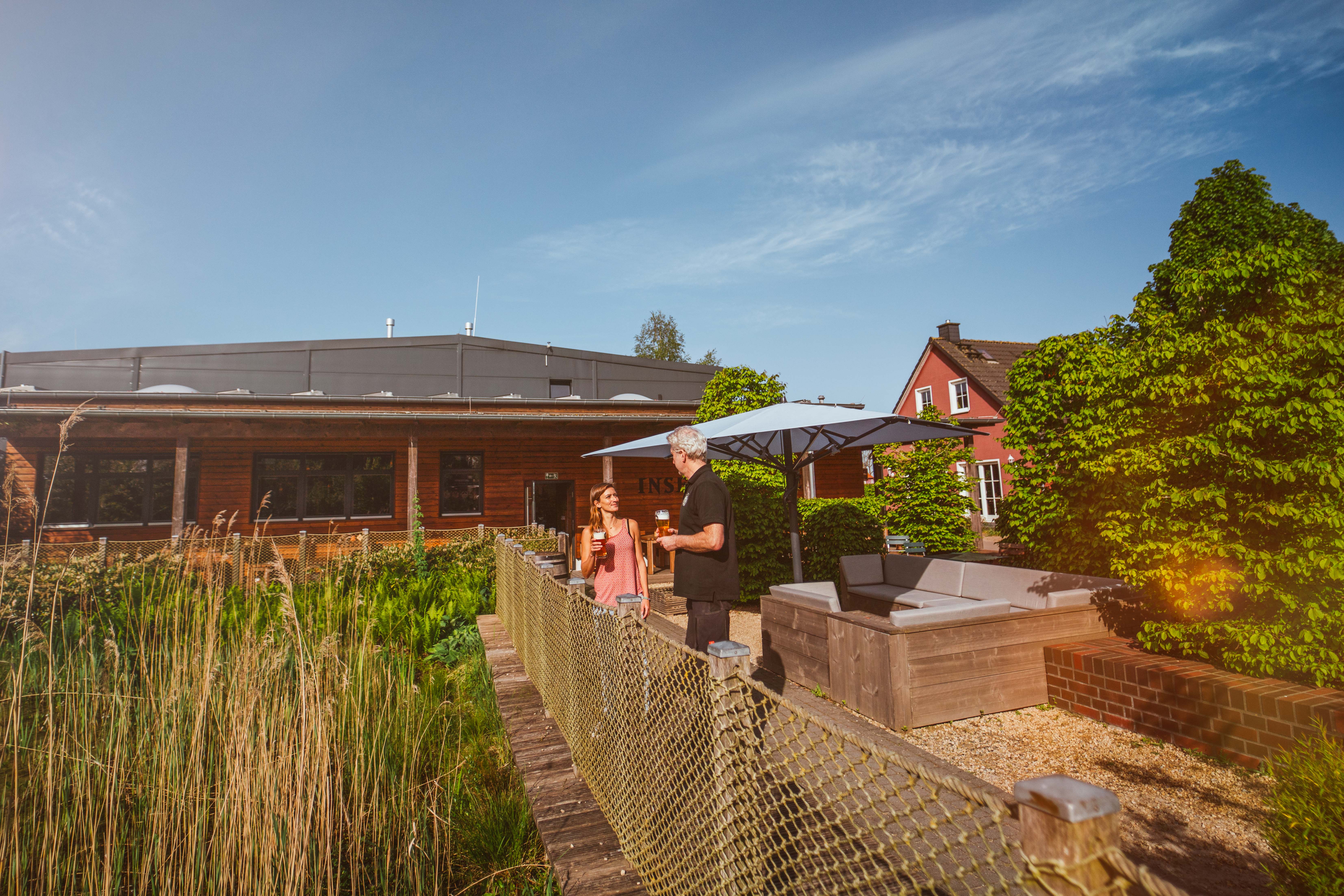 Biergarten mit Teich
